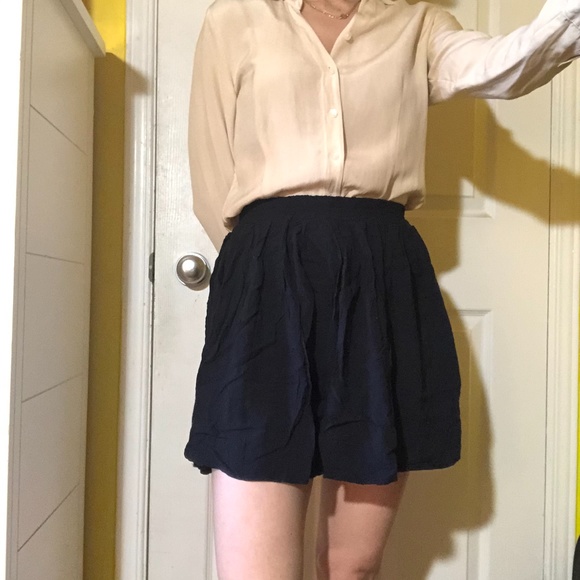 Flowy skirt. Do not wear on windy days! - Picture 5 of 5